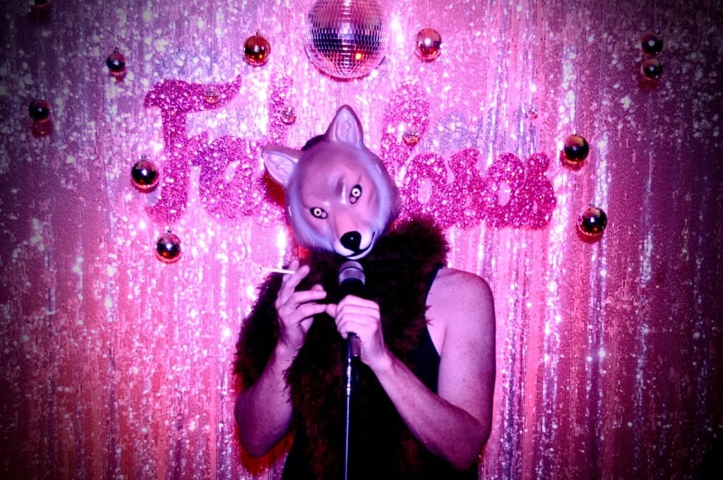 Fabulous Fox Live Streaming Host
